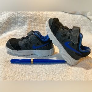 Kids Nike shoes size 6c